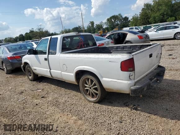 2000 Chevrolet S-10 LS z VIN 1GCCS1942Y8117773, wystawiony jako Copart lot #67828283 z przebiegiem 282 106 mil mil oraz Szkoda całkowita • Salvage title. Historia ofert i sprzedaży dostępna na DreamBid. Obrazek 2.