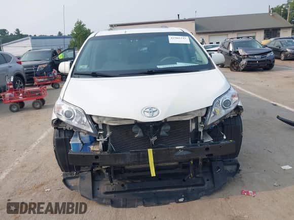 2014 Toyota Sienna XLE с VIN 5TDYK3DC9ES410514, выставлен на аукционе IAAI как лот 42905242 с пробегом 320 595 миль миль и . История ставок и продаж доступна на DreamBid. Изображение 6.