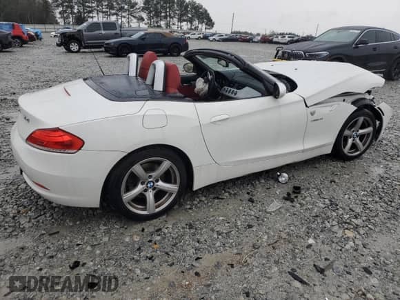 2009 BMW Z4 sDrive30i с VIN WBALM53519E376595, выставлен на аукционе Copart как лот 48359515 с пробегом 88 548 миль миль и Списание • Salvage title. История ставок и продаж доступна на DreamBid. Изображение 3.