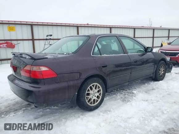 1998 Honda Accord LX z VIN 1HGCG1645WA000699, wystawiony jako IAAI lot #41598273 z przebiegiem 186 732 mil mil oraz . Historia ofert i sprzedaży dostępna na DreamBid. Obrazek 4.