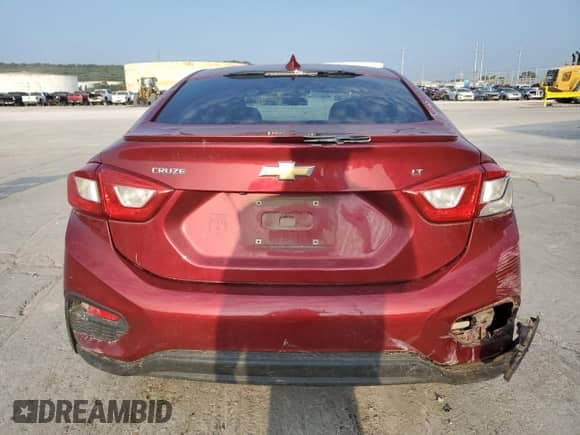 2018 Chevrolet Cruze LT с VIN 1G1BE5SM2J7127146, выставлен на аукционе Copart как лот 71513305 с пробегом 183 137 миль миль и Списание • Salvage title. История ставок и продаж доступна на DreamBid. Изображение 6.