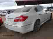 2013 Hyundai Genesis R-Spec z VIN KMHGC4DH3DU227870, wystawiony jako IAAI lot #41361110 z przebiegiem 104 753 mil mil oraz . Historia ofert i sprzedaży dostępna na DreamBid. Obrazek 4.