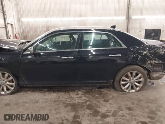 2018 Chrysler 300 Limited z VIN 2C3CCAKG5JH181716, wystawiony jako IAAI lot #42742226 z przebiegiem 188 662 mil mil oraz . Historia ofert i sprzedaży dostępna na DreamBid. Obrazek 15.