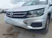 2017 Volkswagen Tiguan Wolfsburg Edition с VIN WVGSV7AX1HW510439, выставлен на аукционе IAAI как лот 42328922 с пробегом 69 095 миль миль и . История ставок и продаж доступна на DreamBid. Изображение 6.