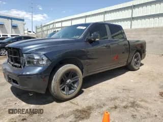 2014 Ram 1500 Big Horn z VIN 1C6RR7LG7ES423241, wystawiony jako Copart lot #60467995 z przebiegiem 132 359 mil mil oraz Szkoda całkowita • Salvage title. Historia ofert i sprzedaży dostępna na DreamBid. Obrazek 1.