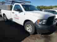 2018 Ram 1500 Tradesman z VIN 3C6JR6DG2JG250882, wystawiony jako IAAI lot #42892802 z przebiegiem 281 725 mil mil oraz . Historia ofert i sprzedaży dostępna na DreamBid. Obrazek 1.