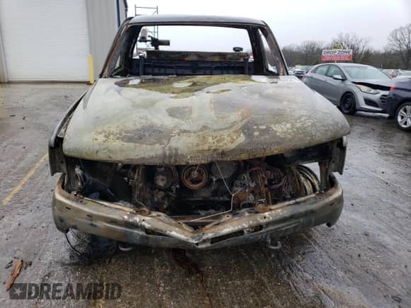 2000 Chevrolet Silverado 2500 with VIN 1GCGK24U6YE103827, listed as a Copart auction lot 48048854 with Not provided miles and Salvage title. Bid and sale history available at DreamBid. Image 5.