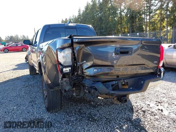 2021 Toyota Tacoma SR5 z VIN 3TMDZ5BN4MM106371, wystawiony jako IAAI lot #43451030 z przebiegiem 47 236 mil mil oraz . Historia ofert i sprzedaży dostępna na DreamBid. Obrazek 6.