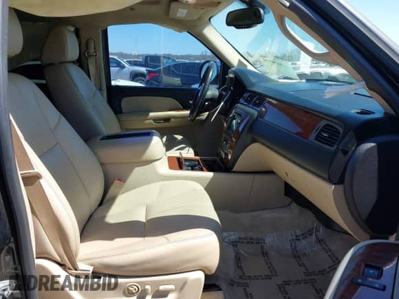 2008 Chevrolet Suburban 2LT z VIN 3GNFK16368G215490, wystawiony jako IAAI lot #41849979 z przebiegiem 195 184 mil mil oraz . Historia ofert i sprzedaży dostępna na DreamBid. Obrazek 5.