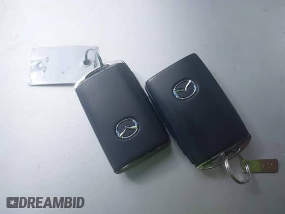 2025 Mazda CX-5 S Preferred with VIN JM3KFBCL8S0577300, listed as a IAAI auction lot 43193052 with 11,402 mi miles and . Bid and sale history available at DreamBid. Image 11.