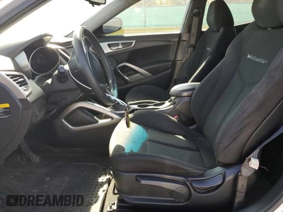 2013 Hyundai Veloster w/Black Int z VIN KMHTC6AD4DU110472, wystawiony jako Copart lot #87228405 z przebiegiem 117 326 mil mil oraz Nie do naprawy • Non repairable. Historia ofert i sprzedaży dostępna na DreamBid. Obrazek 7.