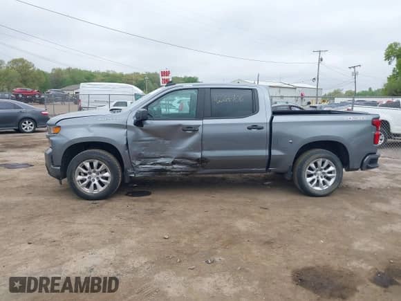 2020 Chevrolet Silverado 1500 Custom с VIN 1GCUYBEF8LZ201826, выставлен на аукционе IAAI как лот 42266906 с пробегом 81 048 миль миль и . История ставок и продаж доступна на DreamBid. Изображение 14.