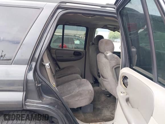 2004 Chevrolet TrailBlazer LS с VIN 1GNDS13S242171249, выставлен на аукционе IAAI как лот 43347155 с пробегом Не указан миль и . История ставок и продаж доступна на DreamBid. Изображение 8.