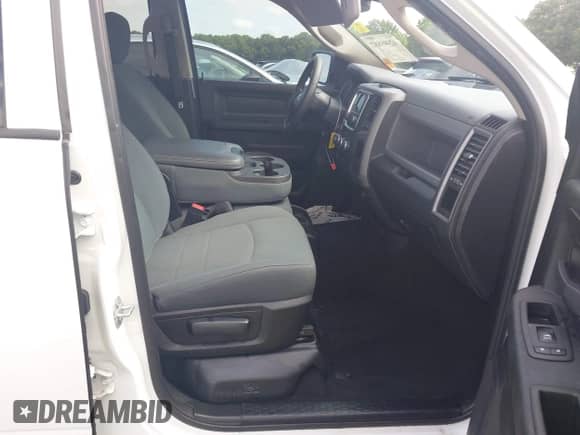 2020 Ram 1500 Express z VIN 3C6RR6KG4LG128081, wystawiony jako IAAI lot #42441882 z przebiegiem 52 945 mil mil oraz . Historia ofert i sprzedaży dostępna na DreamBid. Obrazek 5.