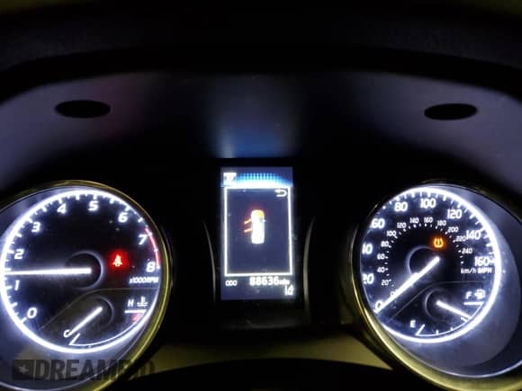 2019 Toyota Camry SE z VIN 4T1B11HKXKU712993, wystawiony jako Copart lot #80261855 z przebiegiem 88 636 mil mil oraz Szkoda całkowita • Salvage title. Historia ofert i sprzedaży dostępna na DreamBid. Obrazek 9.