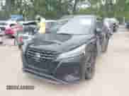 2021 Nissan Kicks SR z VIN 3N1CP5DV7ML508926, wystawiony jako IAAI lot #43043906 z przebiegiem 38 000 mil mil oraz . Historia ofert i sprzedaży dostępna na DreamBid. Obrazek 2.