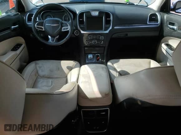 2018 Chrysler 300 Limited с VIN 2C3CCAEG3JH227670, выставлен на аукционе Copart как лот 67823075 с пробегом 71 581 миль миль и Списание • Salvage title. История ставок и продаж доступна на DreamBid. Изображение 8.