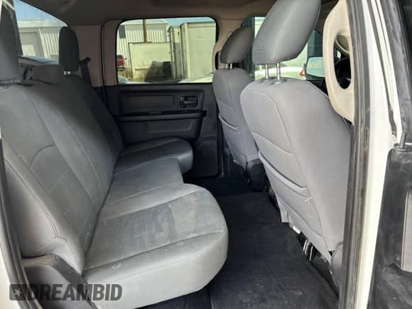 2018 Ram 1500 Express z VIN 3C6RR7KTXJG158458, wystawiony jako IAAI lot #42730046 z przebiegiem 112 854 mil mil oraz . Historia ofert i sprzedaży dostępna na DreamBid. Obrazek 7.