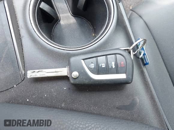 2021 Toyota Camry SE z VIN 4T1G11AK0MU607415, wystawiony jako IAAI lot #42542539 z przebiegiem 52 253 mil mil oraz . Historia ofert i sprzedaży dostępna na DreamBid. Obrazek 11.