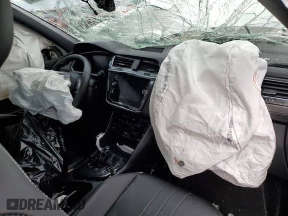 2024 Volkswagen Tiguan SE R-Line Black с VIN 3VVCB7AX6RM011544, выставлен на аукционе Copart как лот 55614155 с пробегом 23 906 миль миль и Списание • Salvage title. История ставок и продаж доступна на DreamBid. Изображение 8.