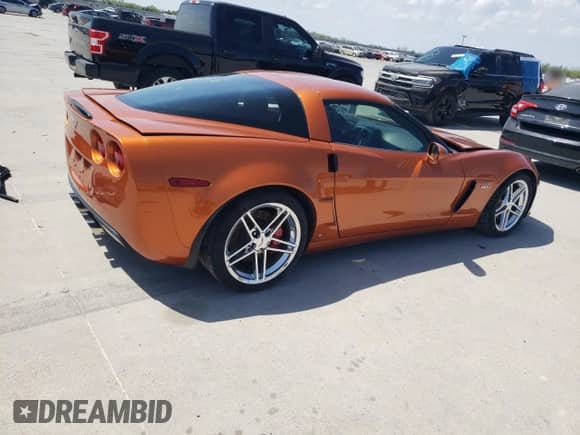 2007 Chevrolet Corvette Z06 с VIN 1G1YY26E275127106, выставлен на аукционе Copart как лот 50730175 с пробегом 25 824 миль миль и Списание • Salvage title. История ставок и продаж доступна на DreamBid. Изображение 3.