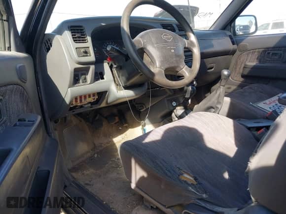 1998 Nissan Frontier XE z VIN 1N6DD26Y6WC319339, wystawiony jako IAAI lot #41820230 z przebiegiem 241 496 mil mil oraz . Historia ofert i sprzedaży dostępna na DreamBid. Obrazek 5.