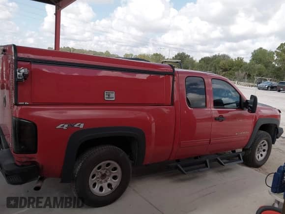 2012 Chevrolet Silverado 1500 LS with VIN 1GCRKREA4CZ318646, listed as a IAAI auction lot 43508338 with 257,336 mi miles and . Bid and sale history available at DreamBid. Image 13.
