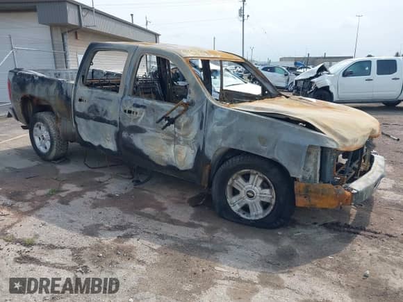 2013 Chevrolet Silverado 1500 LT with VIN 3GCPKSE72DG257575, listed as a IAAI auction lot 42961674 with Not provided miles and . Bid and sale history available at DreamBid. Image 1.