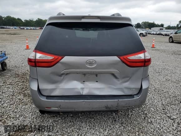 2017 Toyota Sienna LE Auto Access Seat z VIN 5TDKZ3DCXHS823225, wystawiony jako Copart lot #67157225 z przebiegiem 258 906 mil mil oraz Szkoda całkowita • Salvage title. Historia ofert i sprzedaży dostępna na DreamBid. Obrazek 6.
