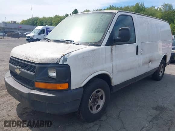2007 Chevrolet Express Cargo z VIN 1GCFG15X771224906, wystawiony jako IAAI lot #43181526 z przebiegiem 144 251 mil mil oraz . Historia ofert i sprzedaży dostępna na DreamBid. Obrazek 2.