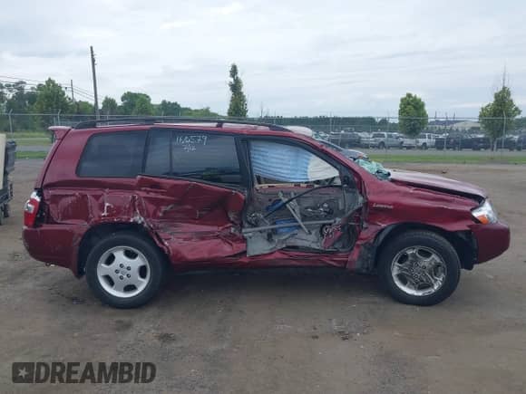 2005 Toyota Highlander with VIN JTEEP21AX50123974, listed as a IAAI auction lot 42922185 with 215,960 mi miles and . Bid and sale history available at DreamBid. Image 13.
