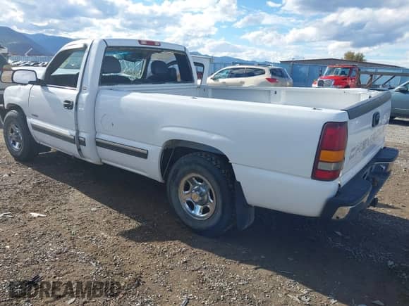 2000 Chevrolet Silverado 1500 LS z VIN 1GCEC14VXYE110223, wystawiony jako IAAI lot #43329463 z przebiegiem 110 645 mil mil oraz . Historia ofert i sprzedaży dostępna na DreamBid. Obrazek 3.