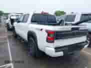 2025 Nissan Frontier SV с VIN 1N6ED1EJ8SN610734, выставлен на аукционе IAAI как лот 42210100 с пробегом 8 465 миль миль и . История ставок и продаж доступна на DreamBid. Изображение 3.