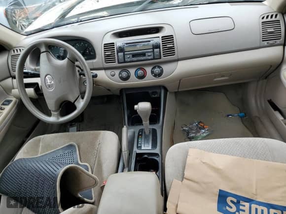 2004 Toyota Camry LE z VIN 4T1BE32K34U930804, wystawiony jako Copart lot #81278975 z przebiegiem Nie podano mil oraz Szkoda całkowita • Salvage title. Historia ofert i sprzedaży dostępna na DreamBid. Obrazek 8.