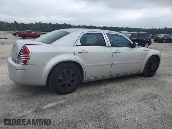 2006 Chrysler 300 with VIN 2C3KA43R66H484658, listed as a Copart auction lot 68155275 with 185,038 mi miles and Clean title. Bid and sale history available at DreamBid. Image 3.