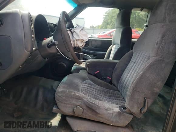 2001 Chevrolet S-10 LS Xtreme с VIN 1GCCS195218188423, выставлен на аукционе Copart как лот 63757765 с пробегом 132 524 миль миль и Списание • Salvage title. История ставок и продаж доступна на DreamBid. Изображение 7.