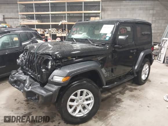 2023 Jeep Wrangler Sport z VIN 1C4GJXAN7PW633164, wystawiony jako IAAI lot #41672937 z przebiegiem 22 853 mil mil oraz . Historia ofert i sprzedaży dostępna na DreamBid. Obrazek 19.