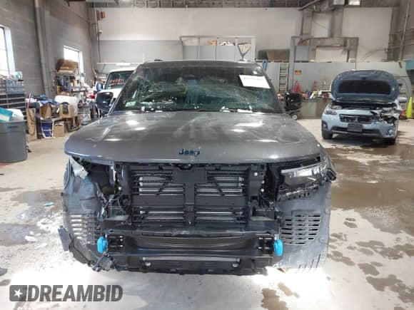 2024 Jeep Grand Cherokee z VIN 1C4RJYB60R8529449, wystawiony jako IAAI lot #41432407 z przebiegiem 5 188 mil mil oraz . Historia ofert i sprzedaży dostępna na DreamBid. Obrazek 13.