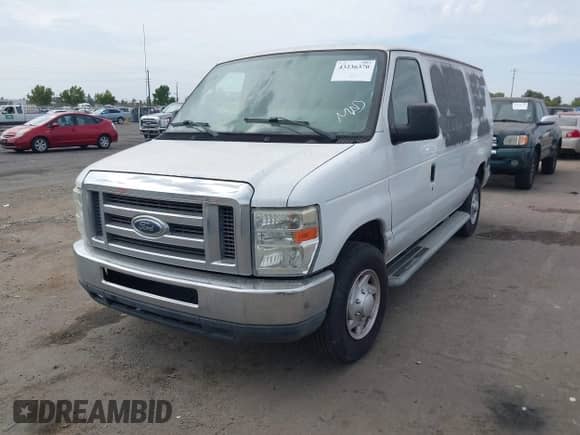 2012 Ford Econoline Cargo Commercial z VIN 1FTNE2EW1CDA22795, wystawiony jako IAAI lot #43236370 z przebiegiem 255 831 mil mil oraz . Historia ofert i sprzedaży dostępna na DreamBid. Obrazek 2.