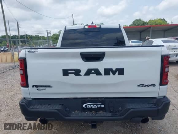 2025 Ram 1500 Rebel z VIN 1C6SRFLP9SN639467, wystawiony jako IAAI lot #42297603 z przebiegiem 2 996 mil mil oraz . Historia ofert i sprzedaży dostępna na DreamBid. Obrazek 17.