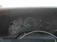 2002 Chevrolet Silverado 2500HD LS с VIN 1GCHK29UX2E293779, выставлен на аукционе Copart как лот 61271445 с пробегом 86 812 миль миль и Чистый • Clean title. История ставок и продаж доступна на DreamBid. Изображение 9.