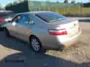 2007 Toyota Camry XLE z VIN 4T1BK46KX7U550095, wystawiony jako IAAI lot #43380295 z przebiegiem 189 281 mil mil oraz . Historia ofert i sprzedaży dostępna na DreamBid. Obrazek 3.