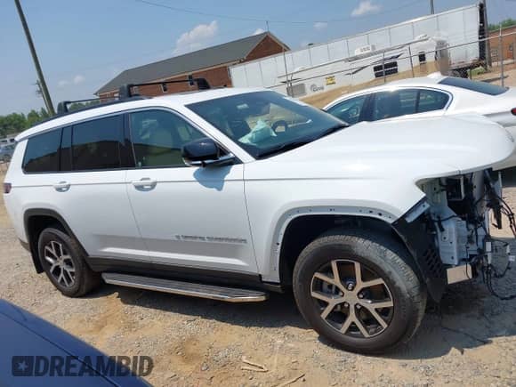 2025 Jeep Grand Cherokee Limited with VIN 1C4RJKBG7S8686200, listed as a IAAI auction lot 42592289 with 1,979 mi miles and . Bid and sale history available at DreamBid. Image 14.