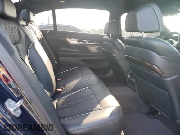 2020 BMW 7 Series 750i xDrive z VIN WBA7U2C09LBM61908, wystawiony jako Copart lot #61581595 z przebiegiem 76 556 mil mil oraz Szkoda całkowita • Salvage title. Historia ofert i sprzedaży dostępna na DreamBid. Obrazek 10.