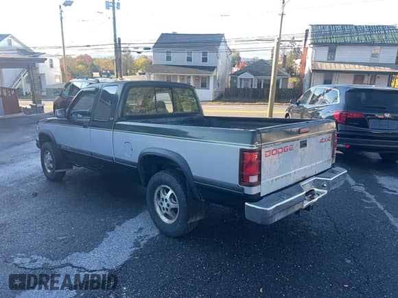 1996 Dodge Dakota with VIN 1B7GG23Y4TS578618, listed as a Copart auction lot 91105385 with 133,794 mi miles and Clean title. Bid and sale history available at DreamBid. Image 3.