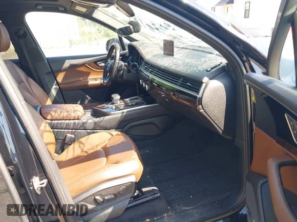 2017 Audi Q7 Premium Plus with VIN WA1LAAF72HD032967, listed as a IAAI auction lot 42546644 with 119,805 mi miles and . Bid and sale history available at DreamBid. Image 5.