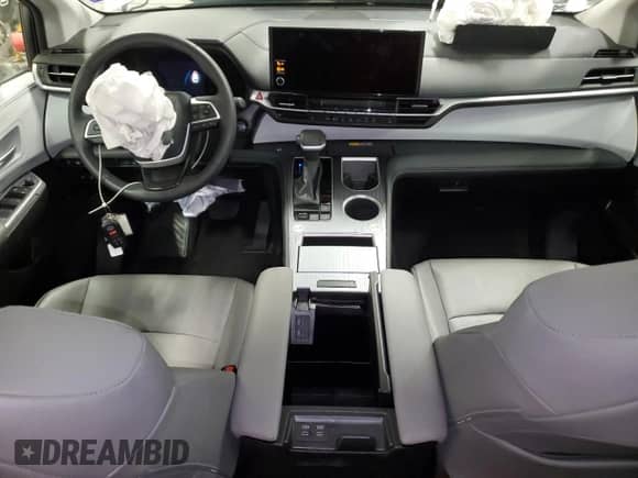 2025 Toyota Sienna XLE z VIN 5TDYRKECXSS232550, wystawiony jako Copart lot #80086495 z przebiegiem 23 661 mil mil oraz Czysty tytuł • Clean title. Historia ofert i sprzedaży dostępna na DreamBid. Obrazek 8.