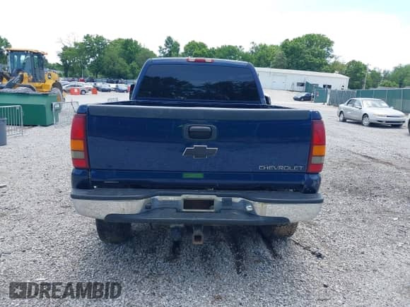 2002 Chevrolet Silverado 2500HD LS с VIN 1GCHK23U12F195114, выставлен на аукционе IAAI как лот 42514216 с пробегом 315 177 миль миль и . История ставок и продаж доступна на DreamBid. Изображение 16.
