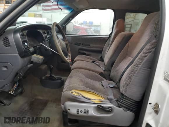 1998 Dodge 2500 with VIN 3B7KF22Z0WG106242, listed as a Copart auction lot 43757935 with 231,819 mi miles and Clean title. Bid and sale history available at DreamBid. Image 7.