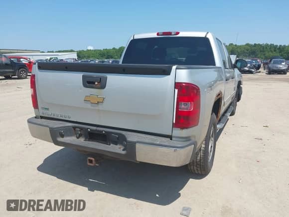2011 Chevrolet Silverado 1500 LS z VIN 3GCPKREA4BG185697, wystawiony jako IAAI lot #42618742 z przebiegiem 189 082 mil mil oraz . Historia ofert i sprzedaży dostępna na DreamBid. Obrazek 4.